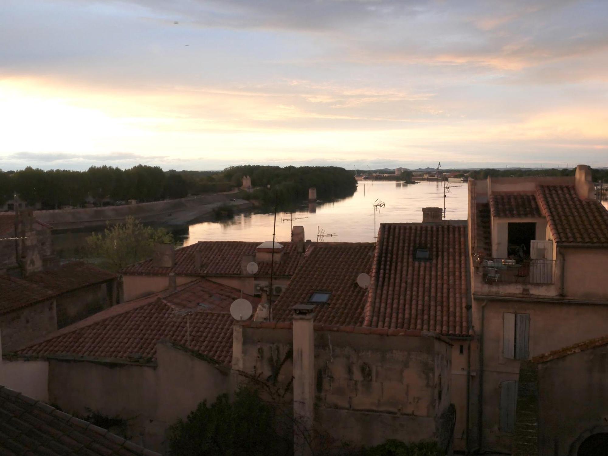 Superbe Appartement Avec Vue Arles Exterior foto